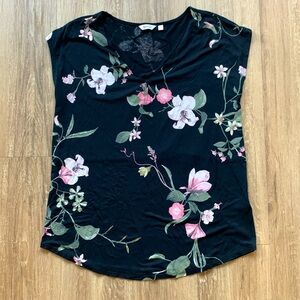 REITMANS Cap Sleeve Black Floral Tee. Size Medium